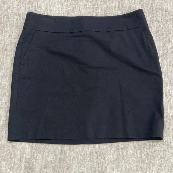 𝅺ANN Taylor Petite Black Skirt - Picture 1 of 3